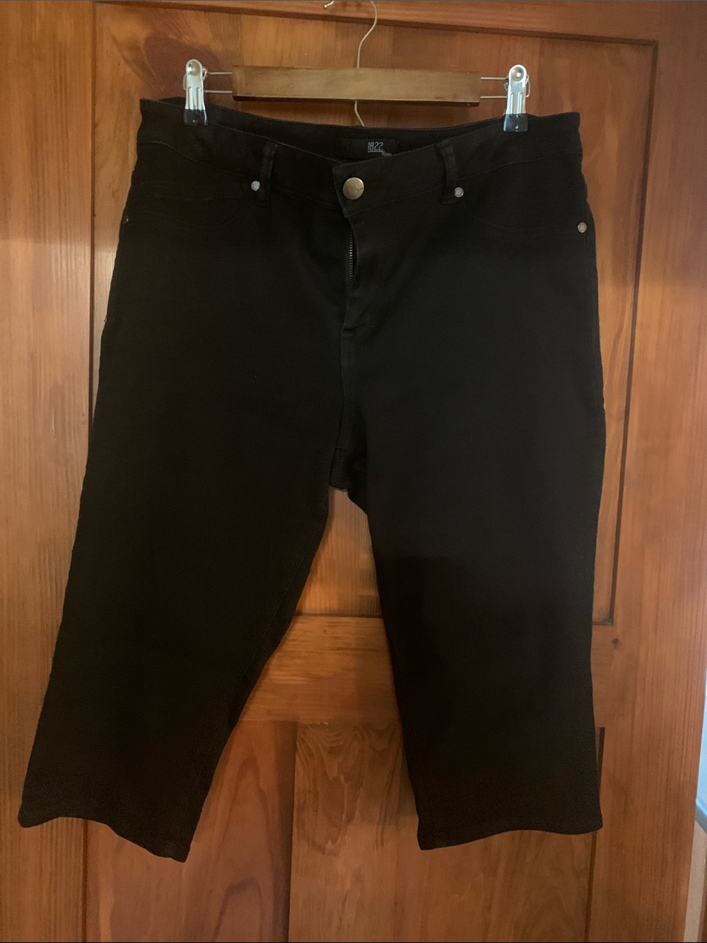1822 Denim Black High-Rise Capris, size 16